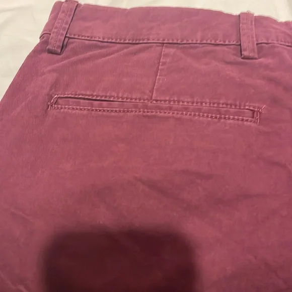 Gap 10 Inch Shorts- Waist 32- Maroon - Picture 3 of 4